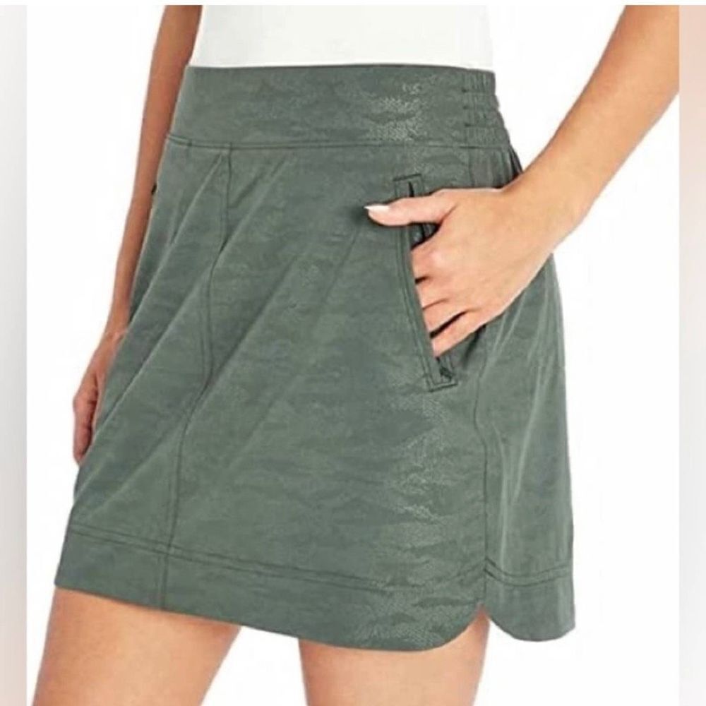 Orvis Travel Skort Skirt Shorts Camo Olive Green Comfort Womens Size Small